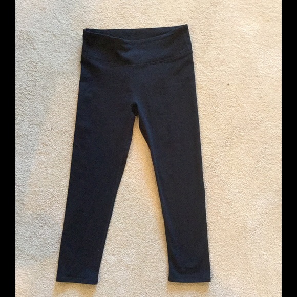 Kate Hudson Fabletics Capri workout pants