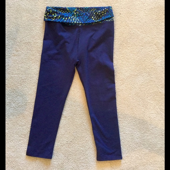 Kate Hudson Fabletics navy capri workout pants.