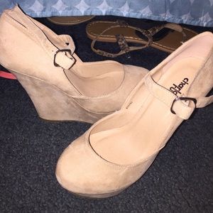 tan wedges👡