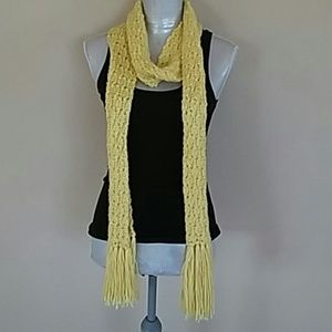 Amazing yellow Scarf!
