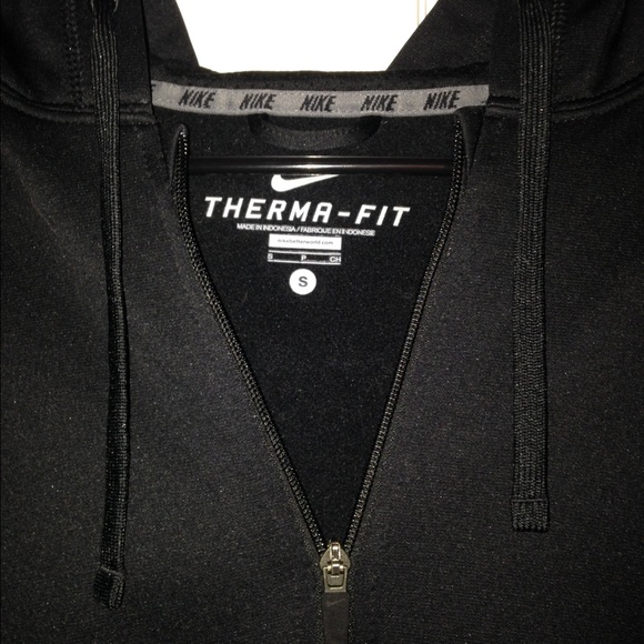 black nike therma fit hoodie