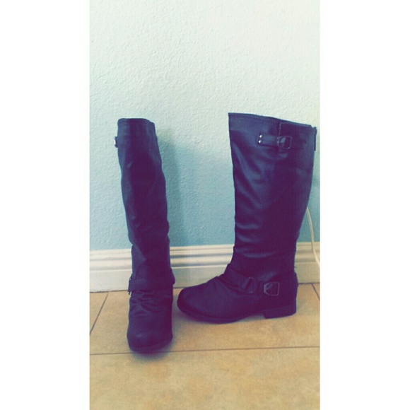 Tall Black Boots // Zip Up Back
