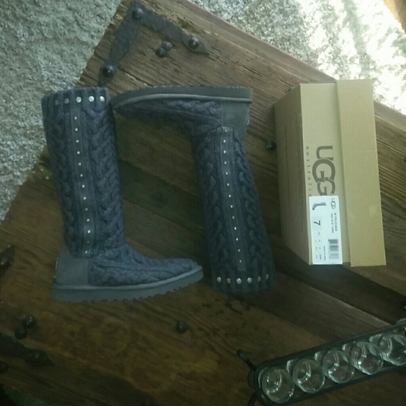 *SOLD ON MERC*UGG FELICIANA CABLE KNIT - Picture 2 of 4