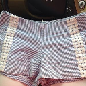 Lilly Pulitzer size 0 seersucker Liza shorts