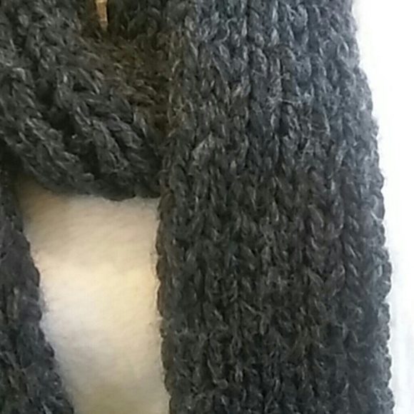 Beautiful scarf - Picture 4 of 4