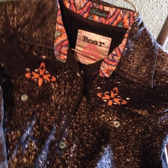 Roar half sleeve button up shirt