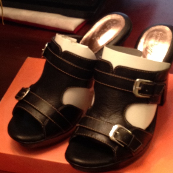 Nwt heeled sandals