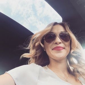 Meet your Posher, Lauren