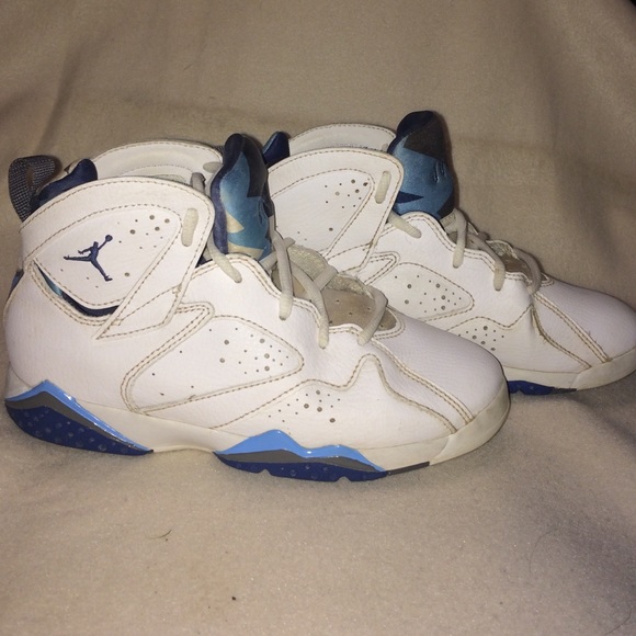 Jorden sneakers DROPPED FOR LIMITED TIME !!