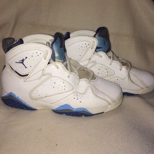 Jorden sneakers DROPPED FOR LIMITED TIME !!