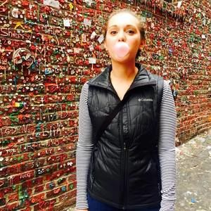 Meet your Posher, Courtney