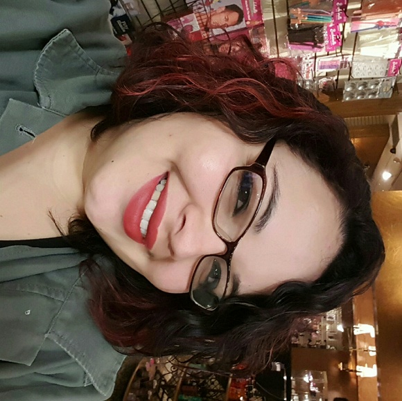 Meet your Posher, Alyssa