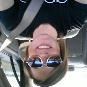 Meet your Posher, Kenzie