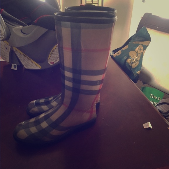 Burberry rain boots size 38, USA 8-8.5