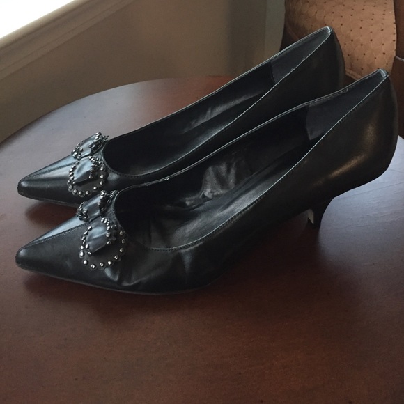 A/M Black Kitten Heels