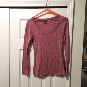 Scooped long sleeve t-shirt.