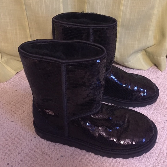 Black sparkle short uggs size 8