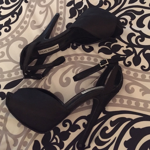 Steve Madden black ankle strap heels