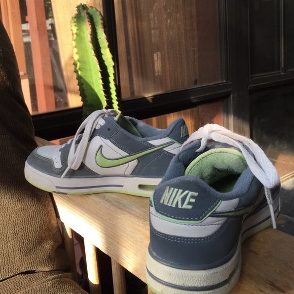 Nike Shoes - Nike Air Women's size 6