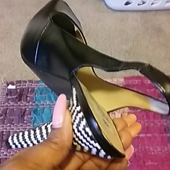 Women's heals - Picture 2 of 2