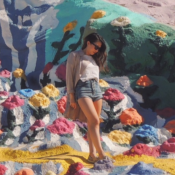 Meet your Posher, Tiffany - Picture 2 of 2