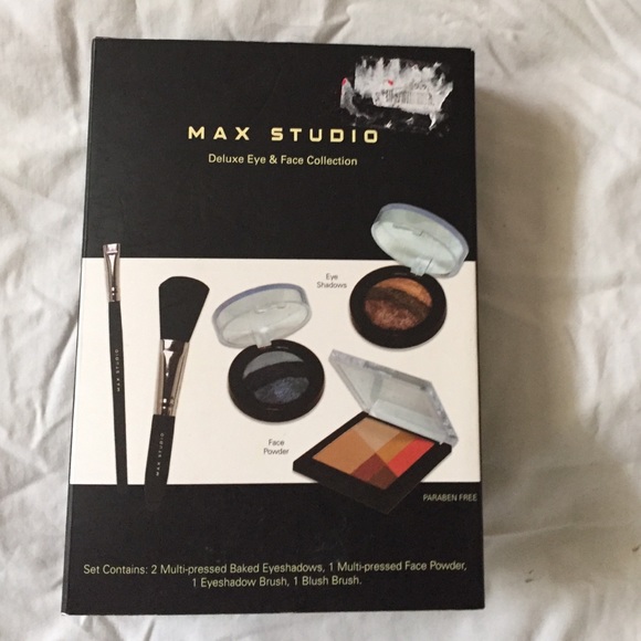 Max studio makeup set