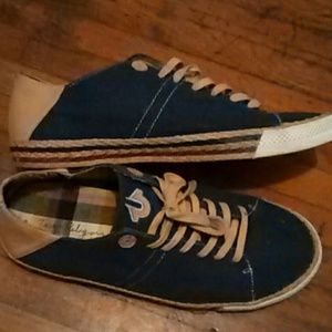 True Religion men Flat bottom shoes..