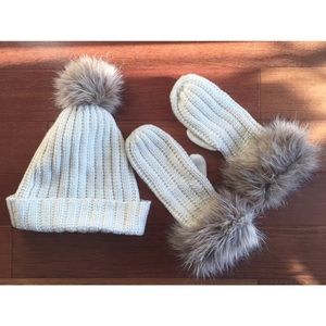 🍂🍂SALE  H&M Ivory Hat and Mittens with Faux Fur