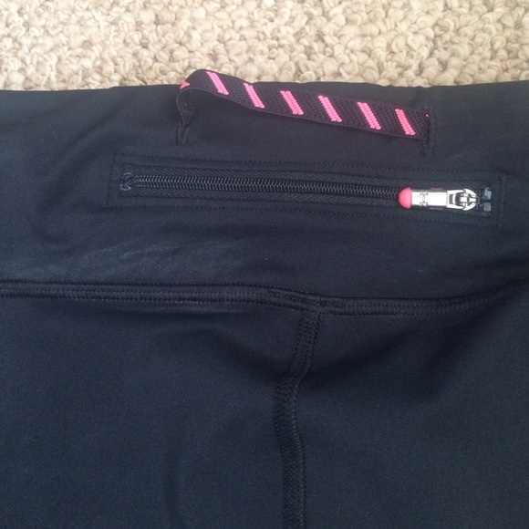 SOLD!! NWOT Under Armour size small - Picture 3 of 4