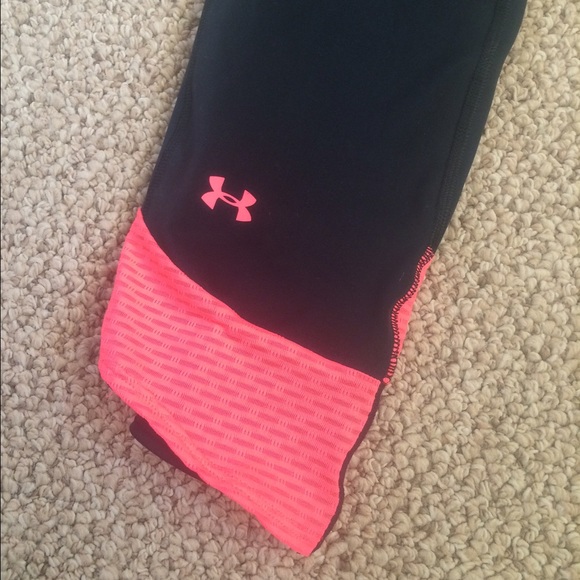 SOLD!! NWOT Under Armour size small - Picture 4 of 4