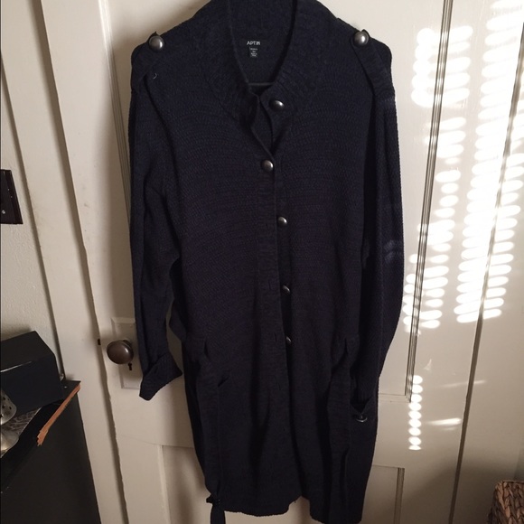 🎉SALE‼️🎉 Black & Blue Woven Long Belted Sweater