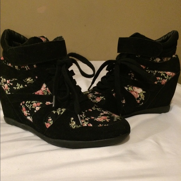 Floral wedges