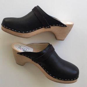 Black Maguba Clogs