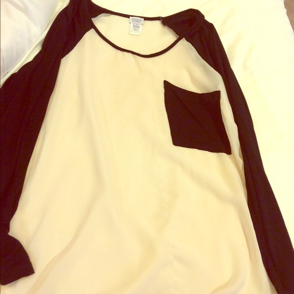 Very pretty cream and black shirt - Picture 1 of 2