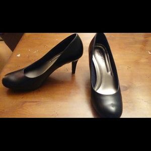 Comfort Plus black pumps