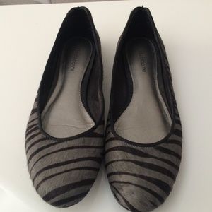 Liz Claiborne Zebra Flats