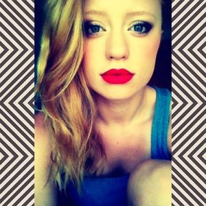 Meet your Posher, Lauren