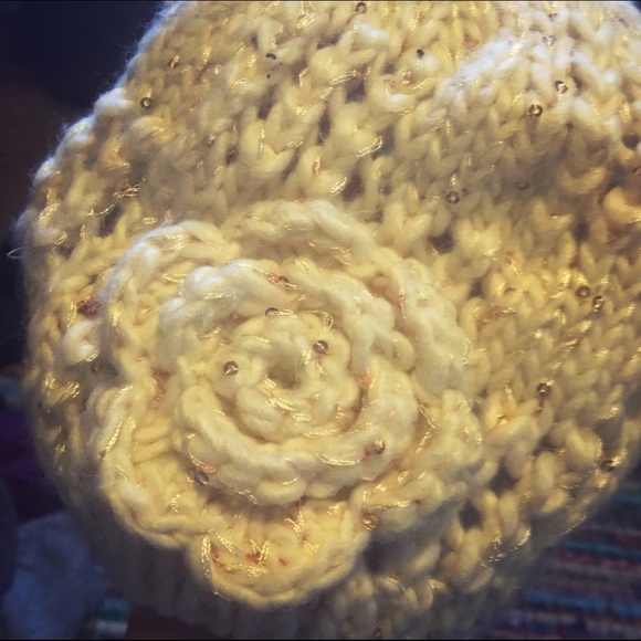 ✨NWT✨ Ivory and Gold Knit Beanie 🌠 - Picture 2 of 2