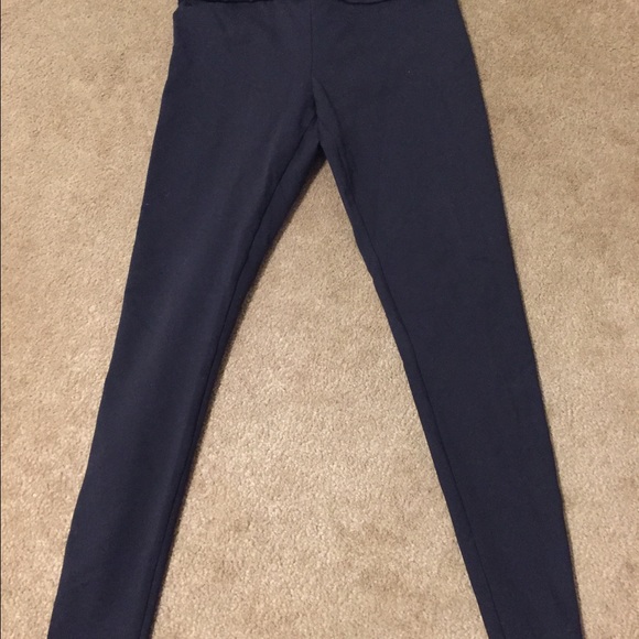Black leggings with ankle zip detail