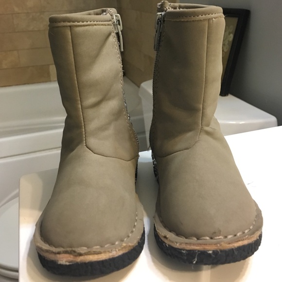 Carters Sparkle ankle boot