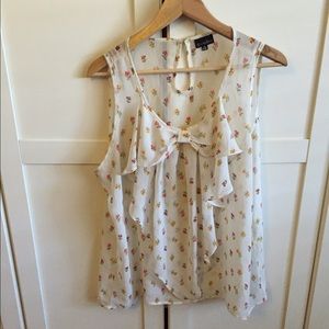 White floral print ruffled top