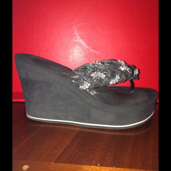 60% off retail black platform sandals