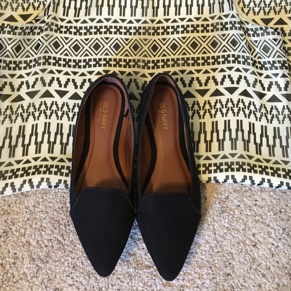Black pointed flats