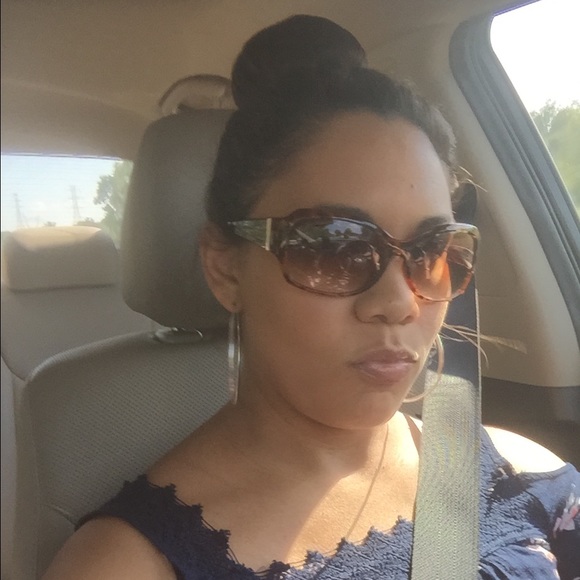 Meet your Posher, Andrea - Picture 1 of 1