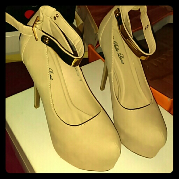 Tan heels brand new