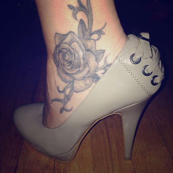 Bcbgeneration tan heels