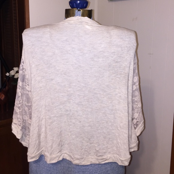 Cream hi-low cardigan with beautiful lace sleeves - Picture 3 of 4