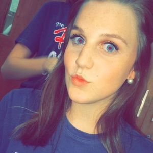 Meet your Posher, Caitlin