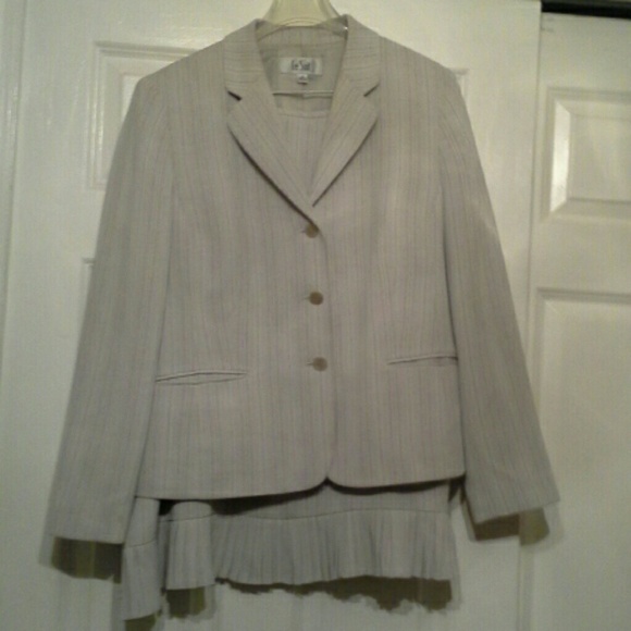 Sophisticated Le Suit