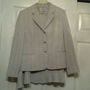 Sophisticated Le Suit